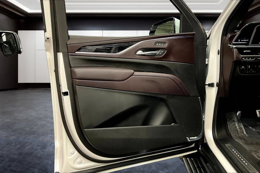 Certified 2023 Cadillac Escalade ESV V AWD/4WD image 20