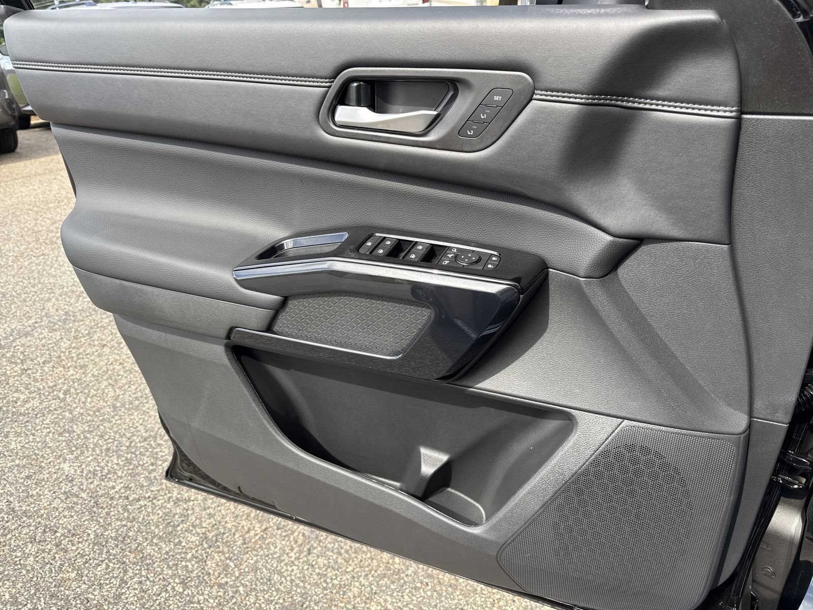 New 2026 Nissan Pathfinder Platinum FWD image 15