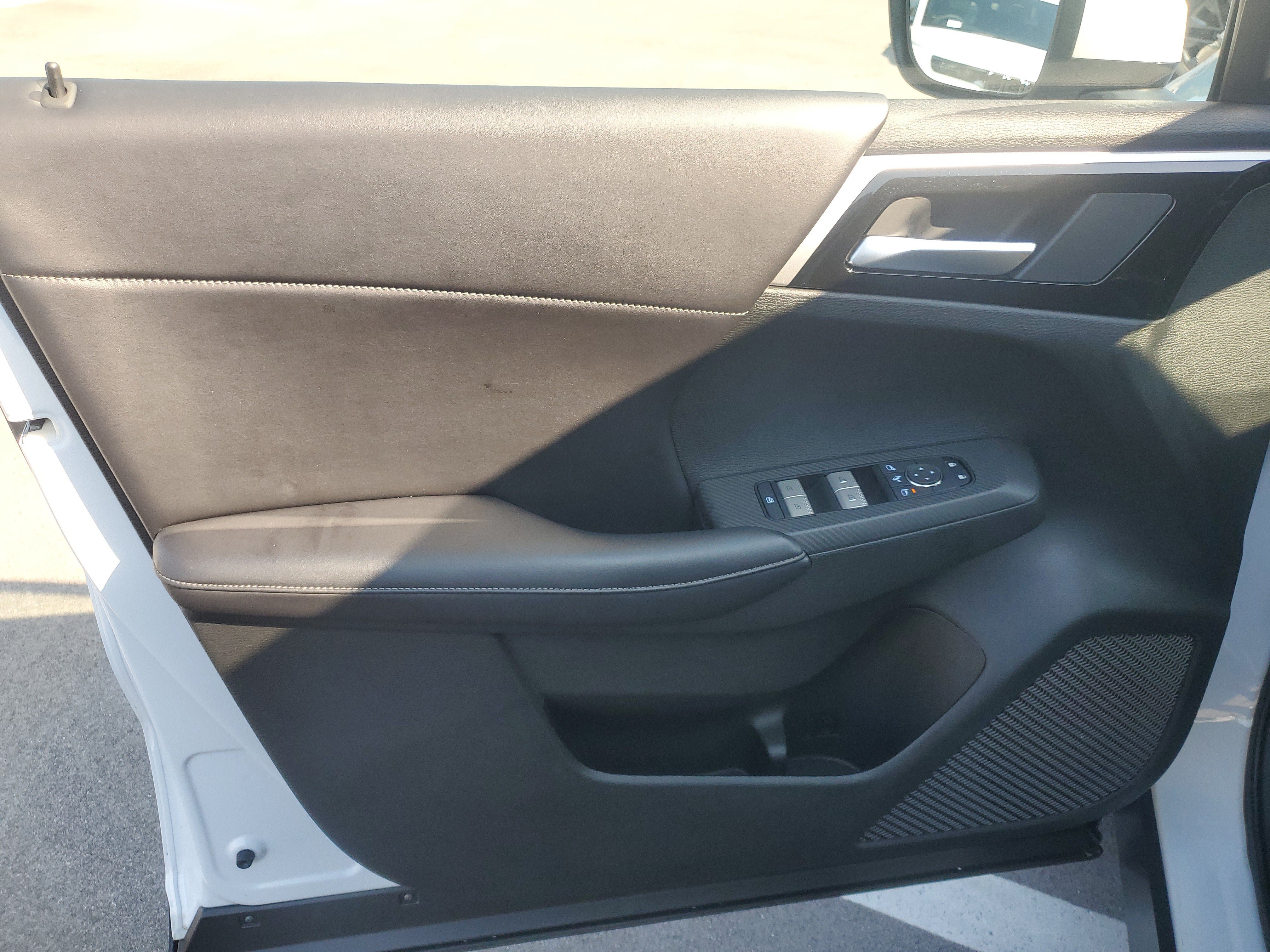 Used 2024 Mitsubishi Outlander SE FWD image 11