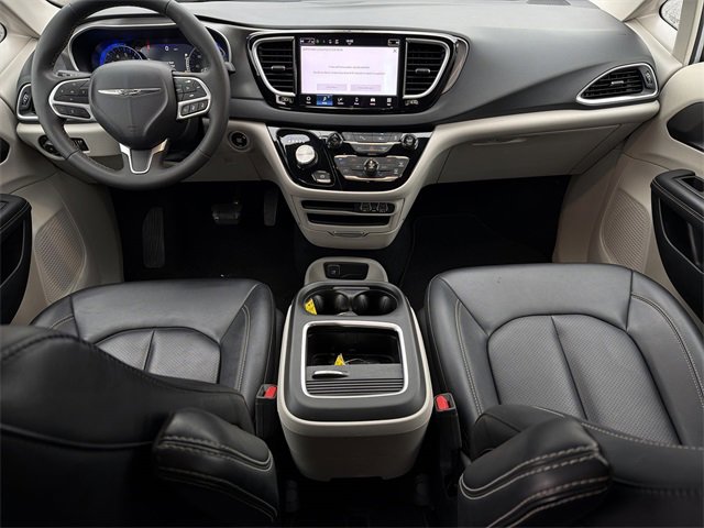 Used 2024 Chrysler Pacifica Touring-L image 20