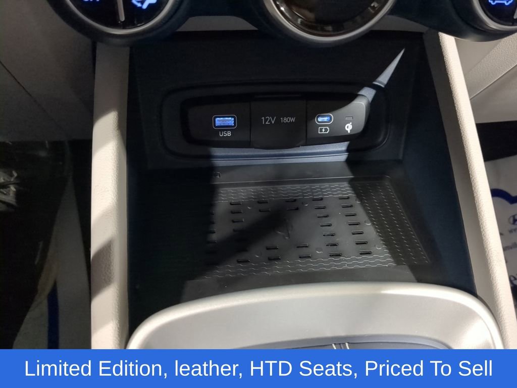 Used 2025 Hyundai Venue Limited image 25