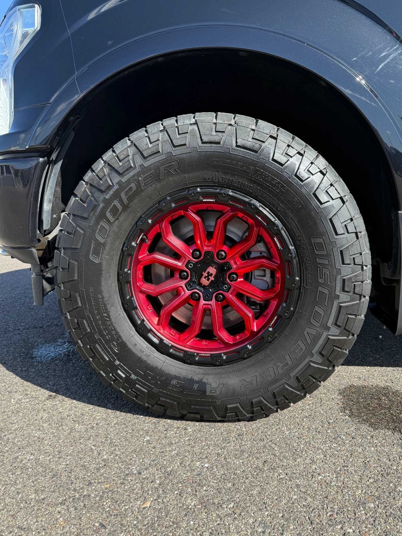 Used 2019 Ford F150 Platinum w/ Technology Package AWD/4WD image 14