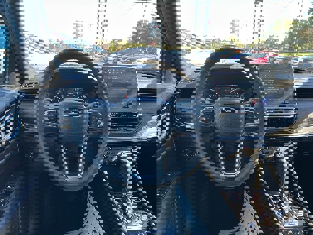 Used 2024 Jeep Compass Trailhawk w/ Trailhawk Convenience Group image 16