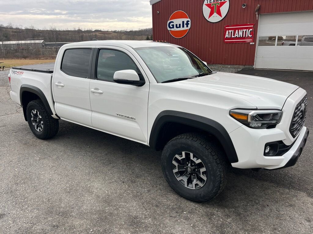 Used 2022 Toyota Tacoma 4x4 Double Cab image 2