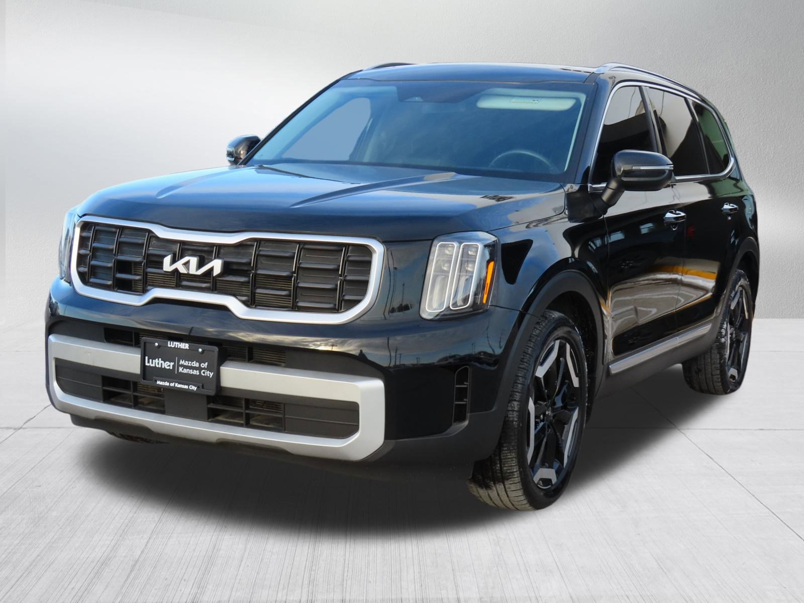 Used 2024 Kia Telluride S w/ S Sunroof Package image 3