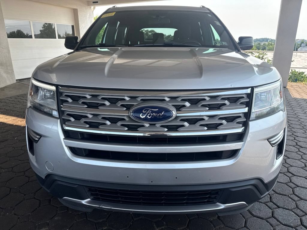 Used 2018 Ford Explorer XLT AWD/4WD image 2