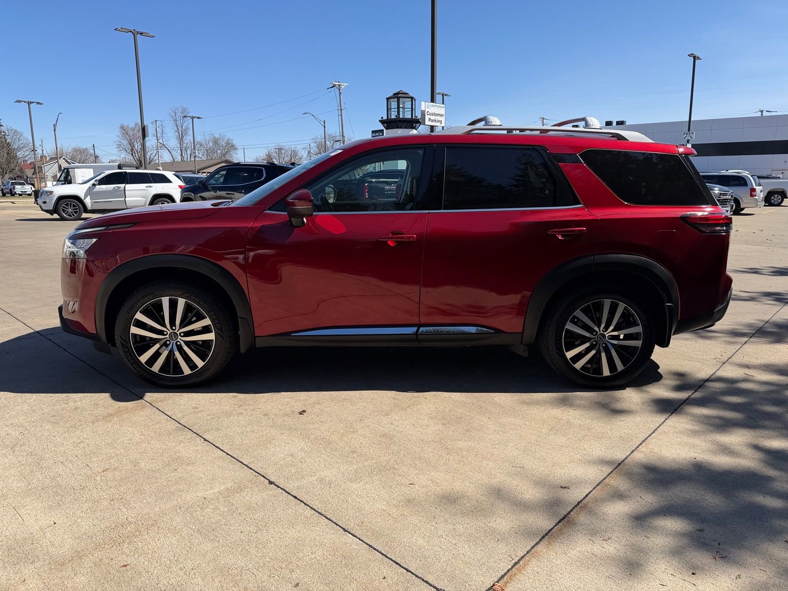 Used 2023 Nissan Pathfinder Platinum w/ Cargo Package image 8