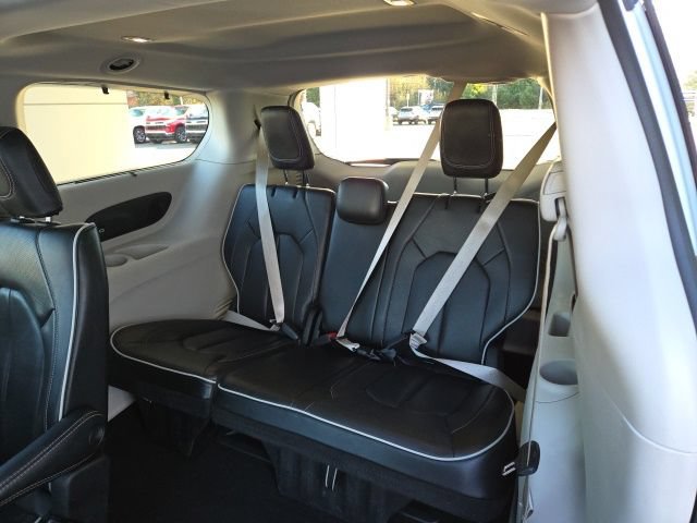 Used 2023 Chrysler Pacifica Limited FWD image 22