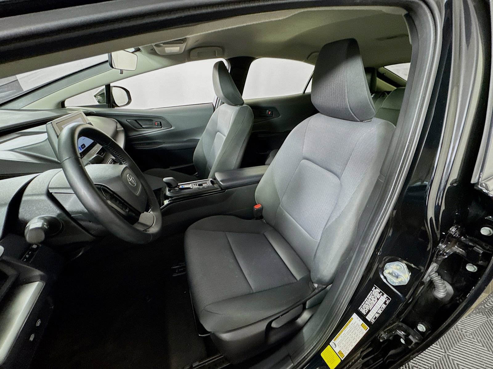 Used 2025 Toyota Prius LE FWD image 14
