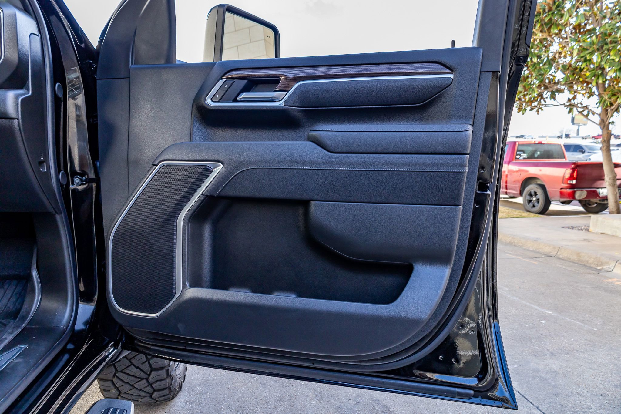 Used 2025 Chevrolet Silverado 2500 LT w/ Trail Boss Package AWD/4WD image 36