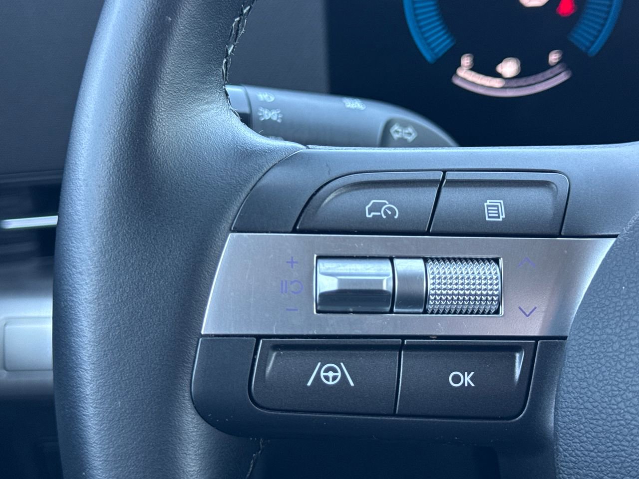 Used 2025 Hyundai Kona SEL FWD image 25