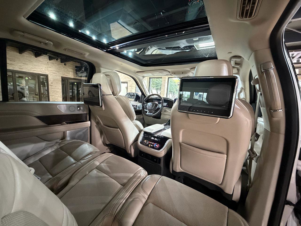 Used 2018 Lincoln Navigator Reserve w/ Technology Package AWD/4WD image 19