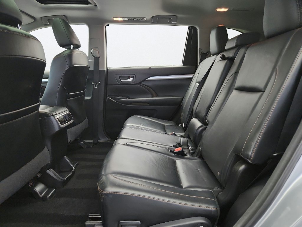 Used 2015 Toyota Highlander XLE AWD/4WD image 24