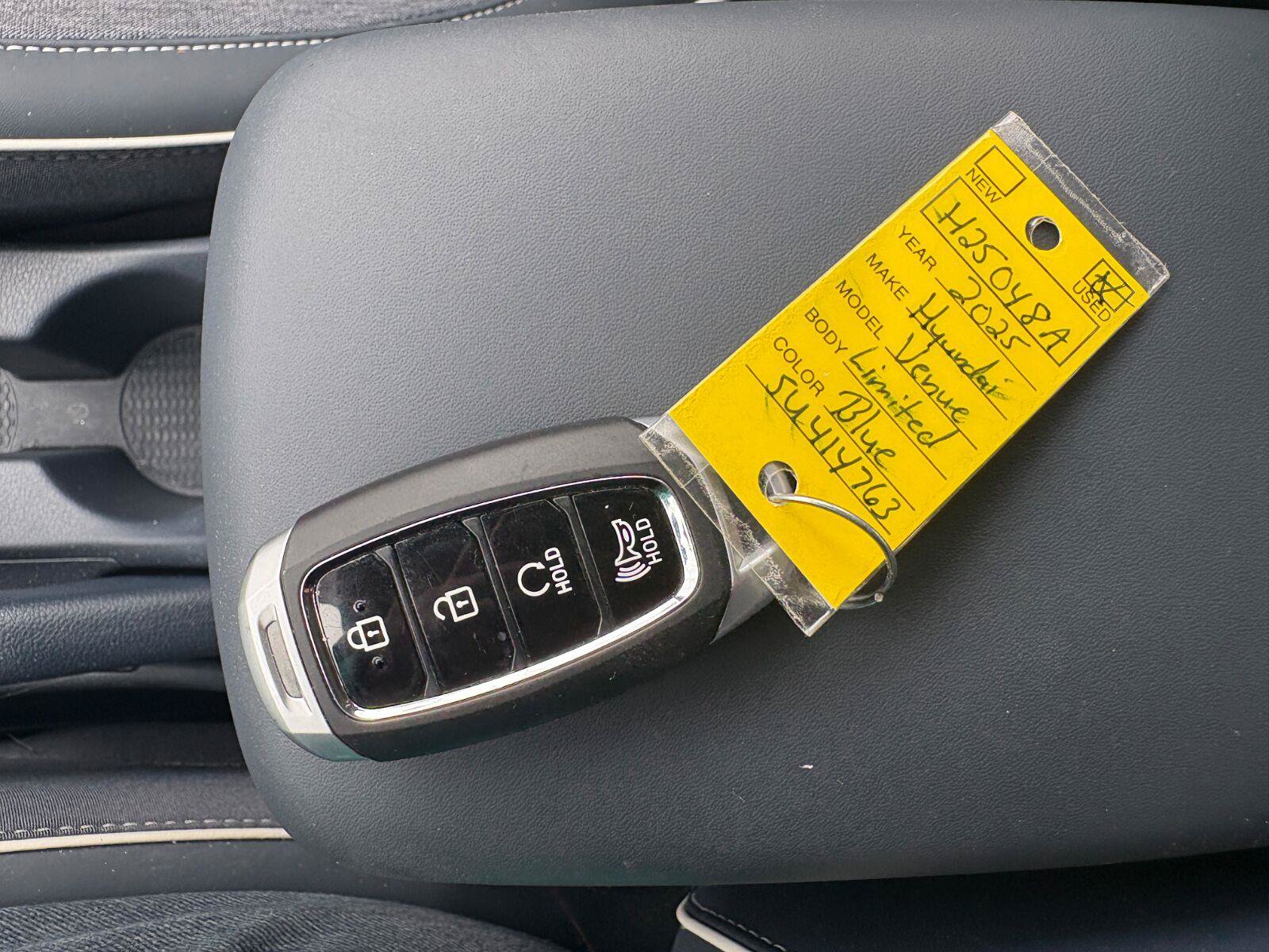 Used 2025 Hyundai Venue Limited FWD image 38