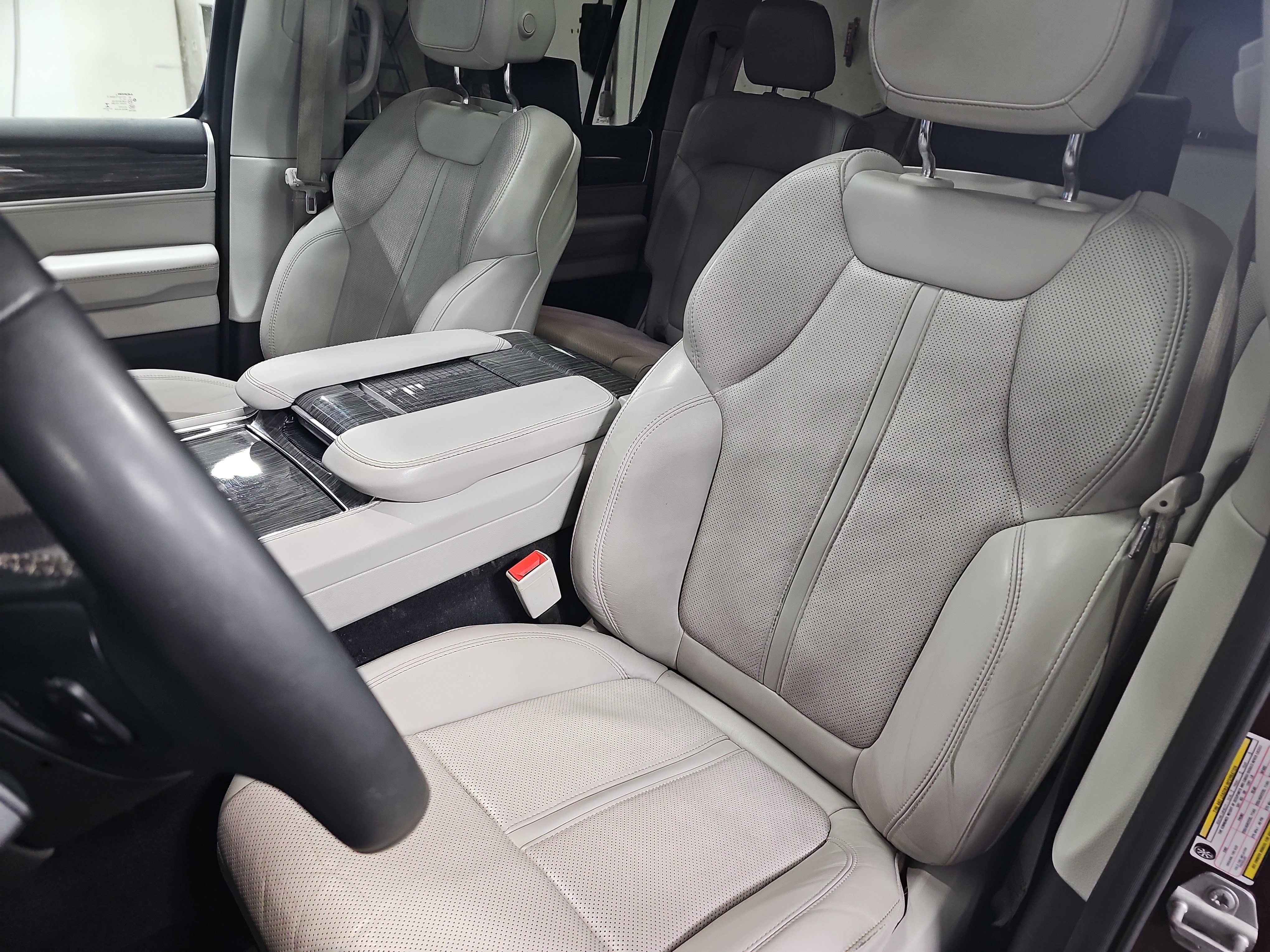 Used 2022 Jeep Wagoneer Series III w/ Premium Group I image 17