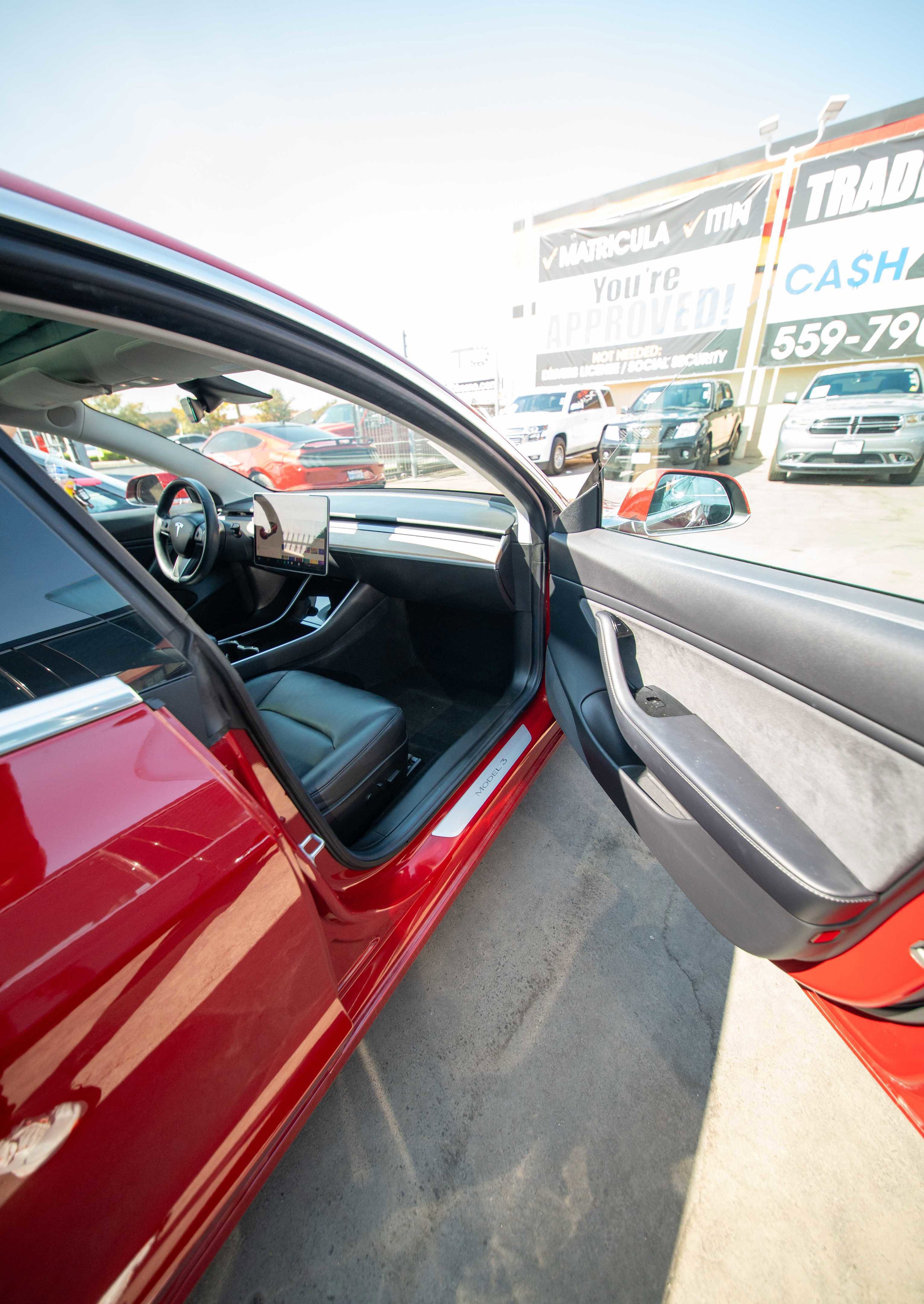 Used 2018 Tesla Model 3 Long Range image 9