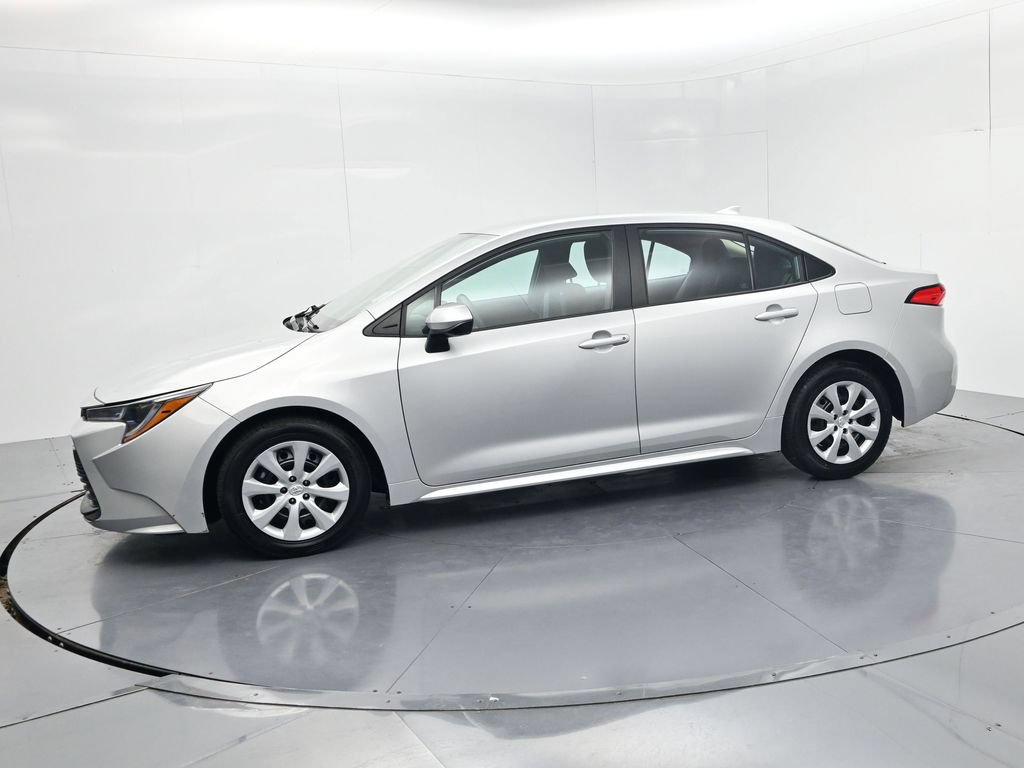 Used 2023 Toyota Corolla LE FWD image 4