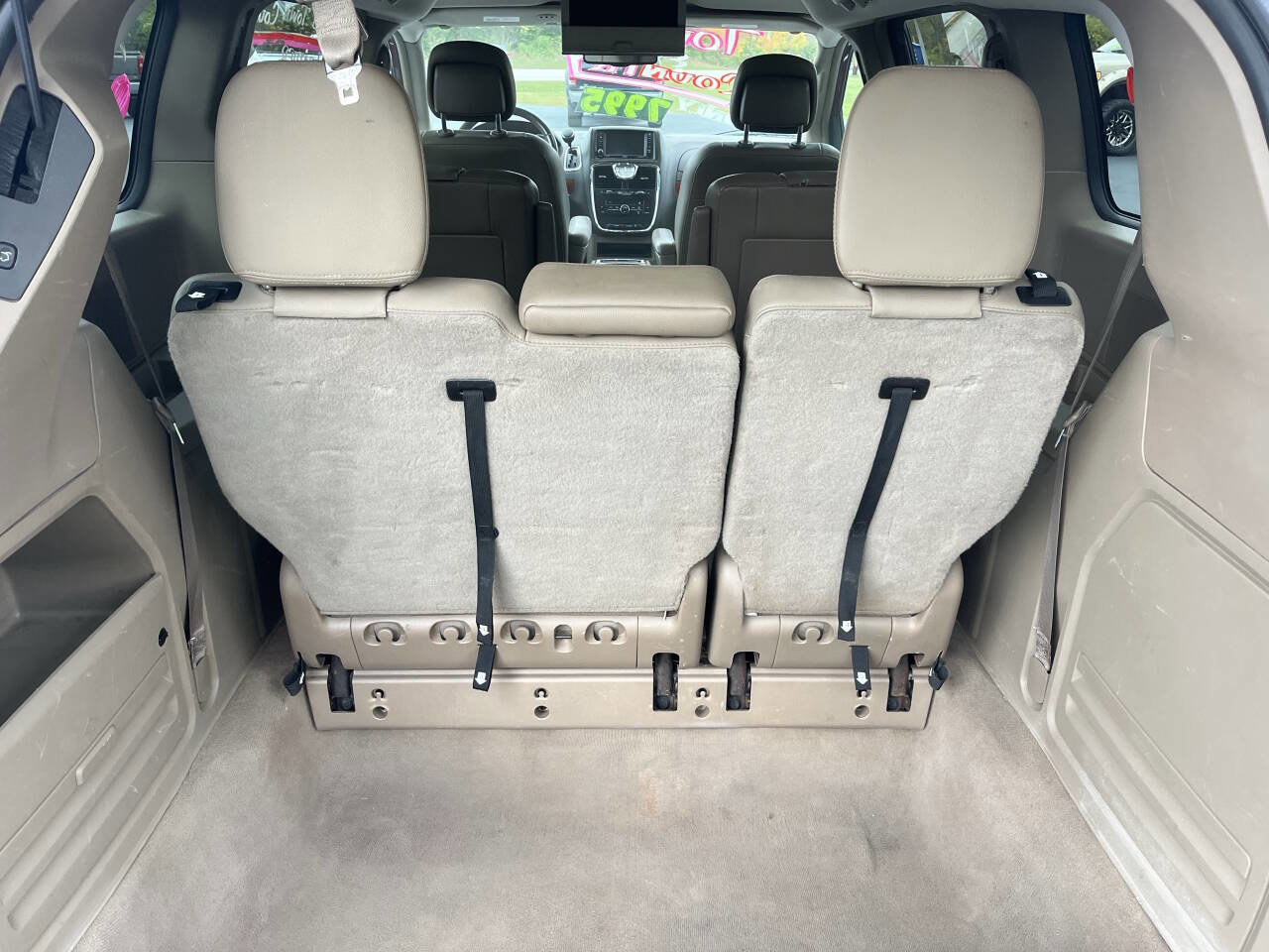 Used 2015 Chrysler Town & Country Touring image 8