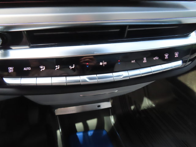 Used 2025 Cadillac Lyriq Luxury w/ LPO, Floor Liner Package AWD/4WD image 32