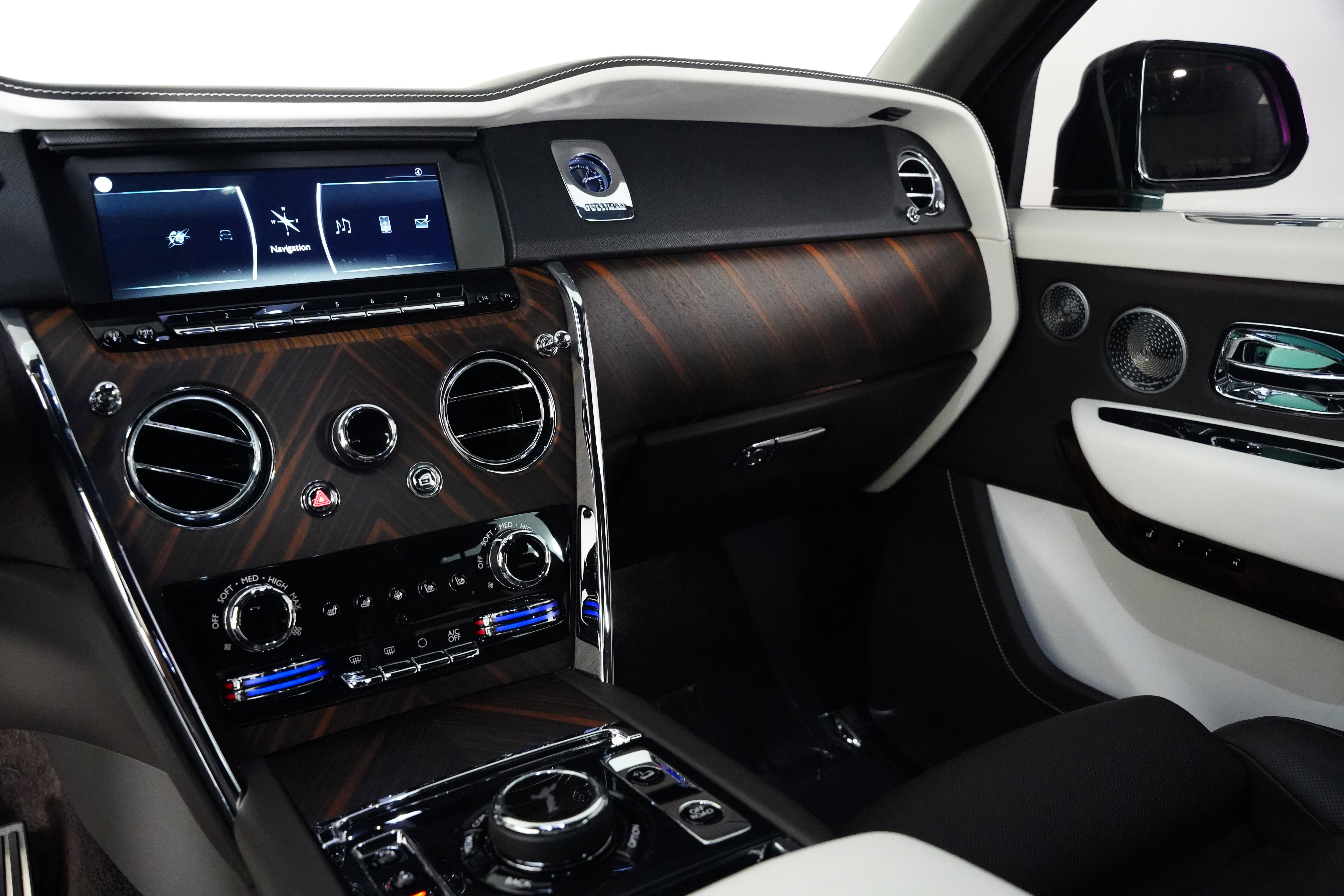 Used 2023 Rolls-Royce Cullinan w/ Cullinan Package image 53