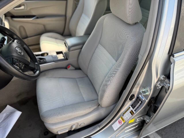 Used 2015 Toyota Camry LE image 12