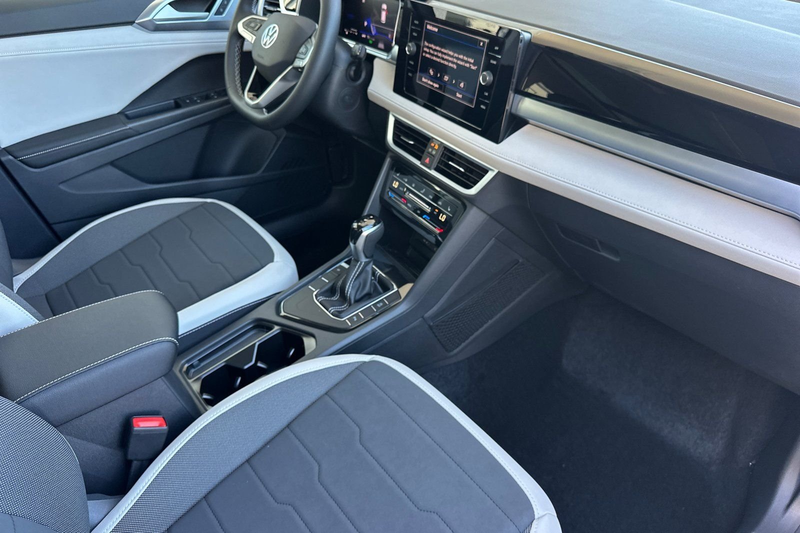 New 2026 Volkswagen Taos SE FWD image 16