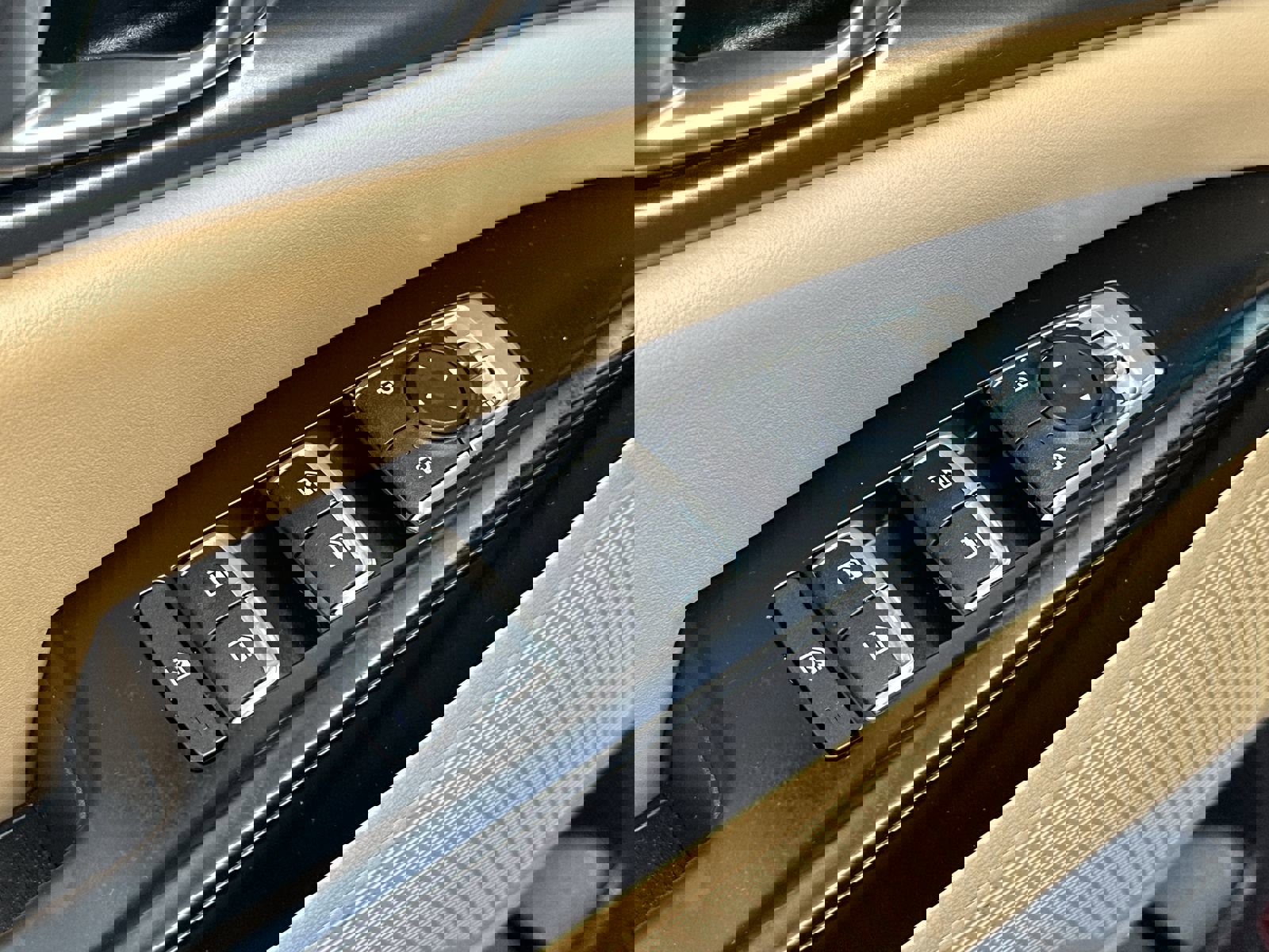 Used 2024 Kia Carnival LX image 15