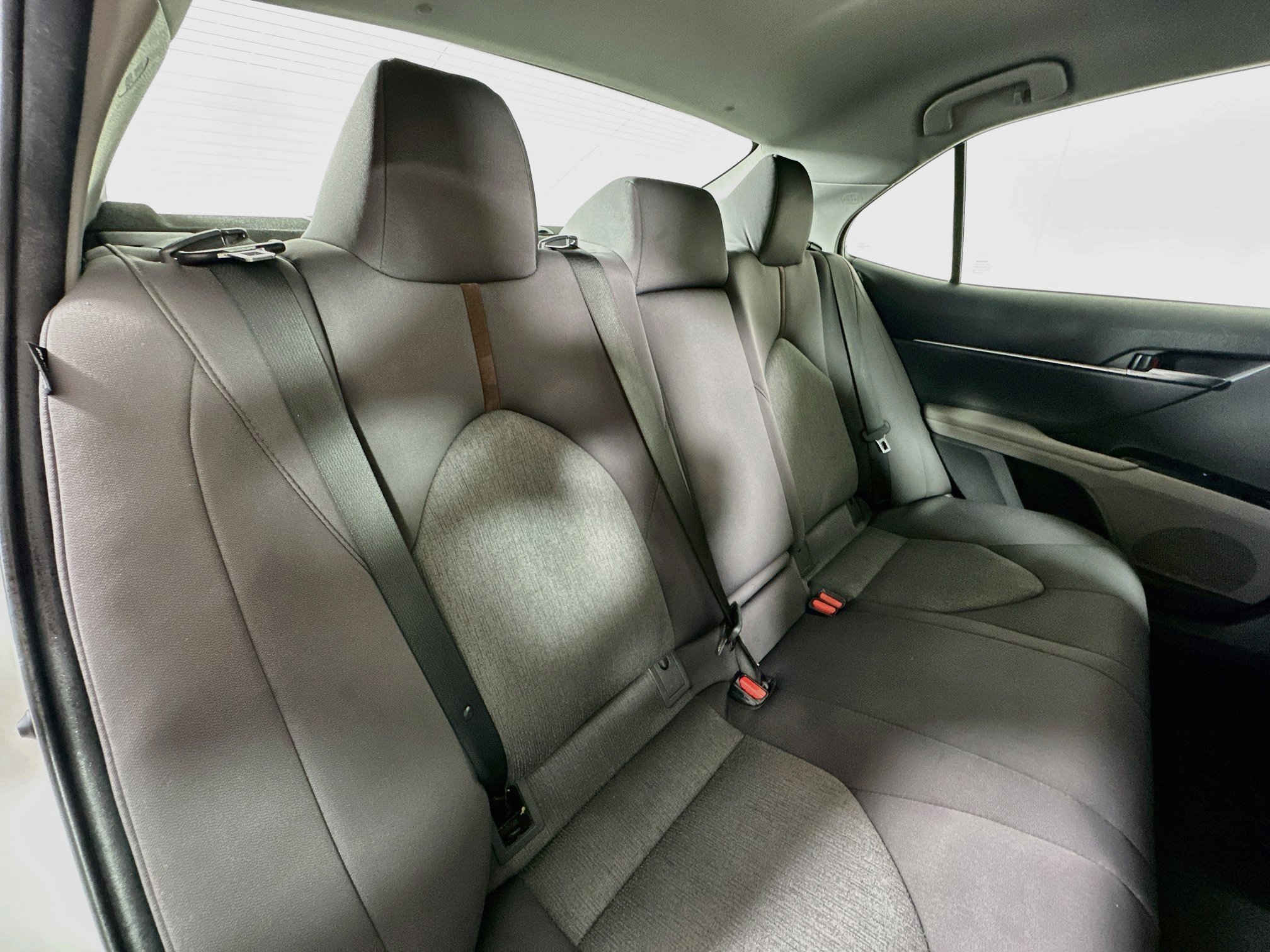Used 2018 Toyota Camry LE FWD image 25