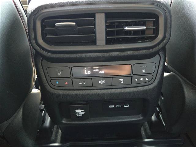 Used 2025 Honda Pilot Black Edition image 17