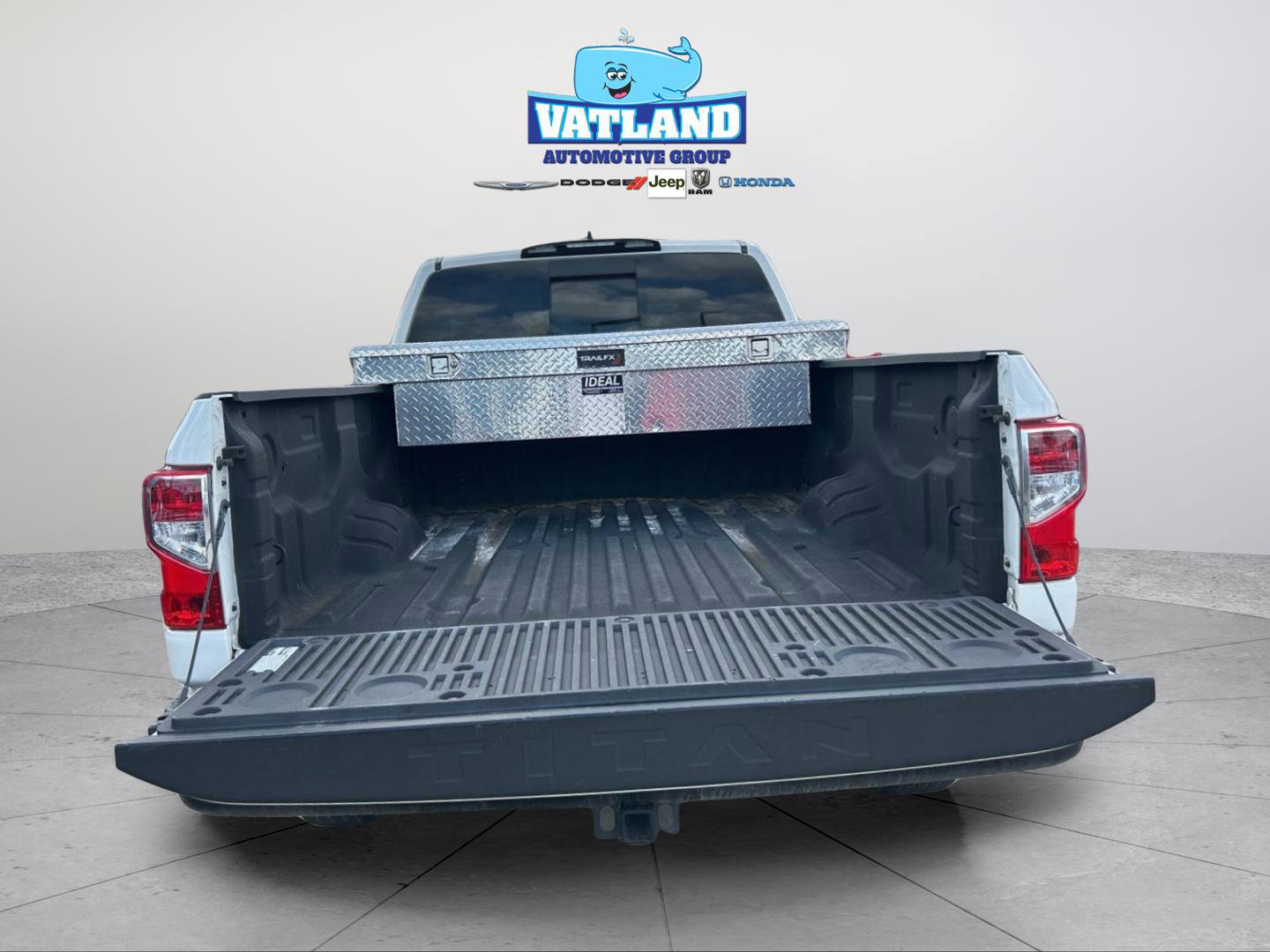 Used 2022 Nissan Titan S image 6