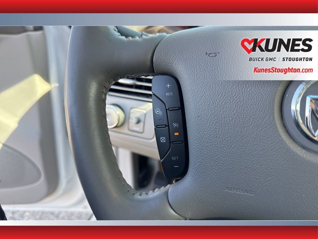 Used 2011 Buick Lucerne CXL image 26