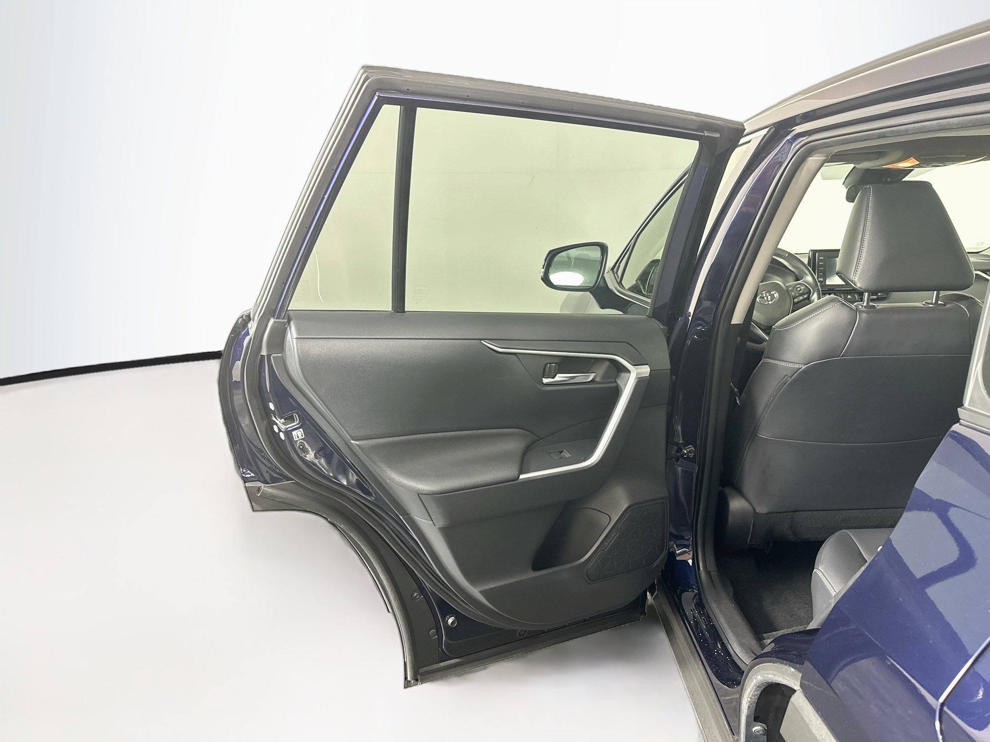 Used 2019 Toyota RAV4 XLE Premium FWD image 26