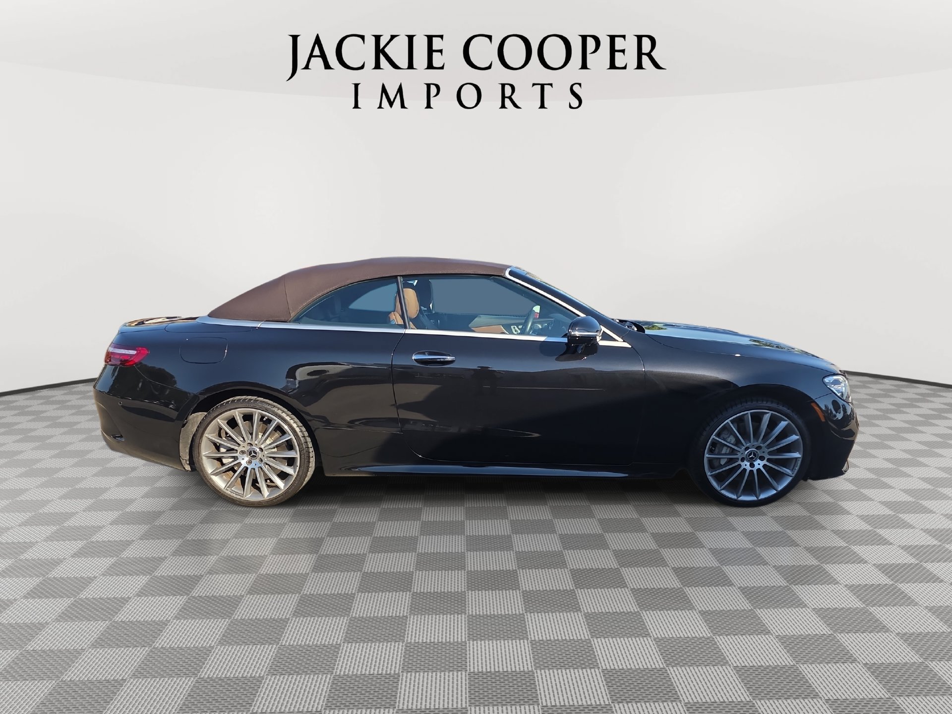 Used 2023 Mercedes-Benz E 450 4MATIC Cabriolet image 4