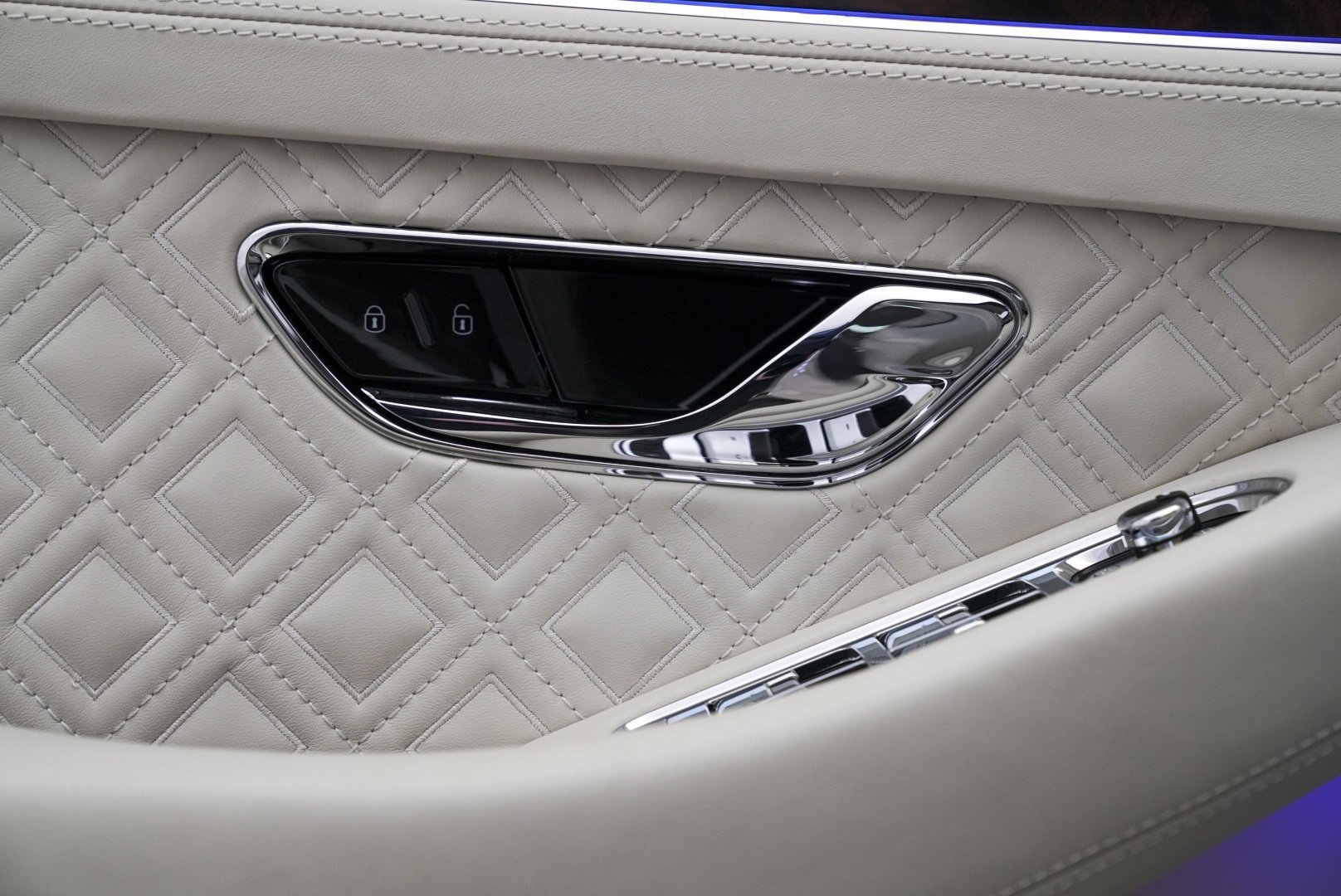 Used 2023 Bentley Continental GT Azure image 13