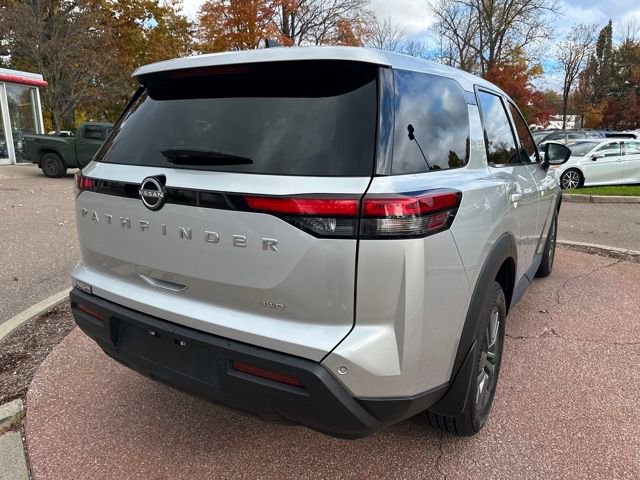 Used 2024 Nissan Pathfinder S image 5