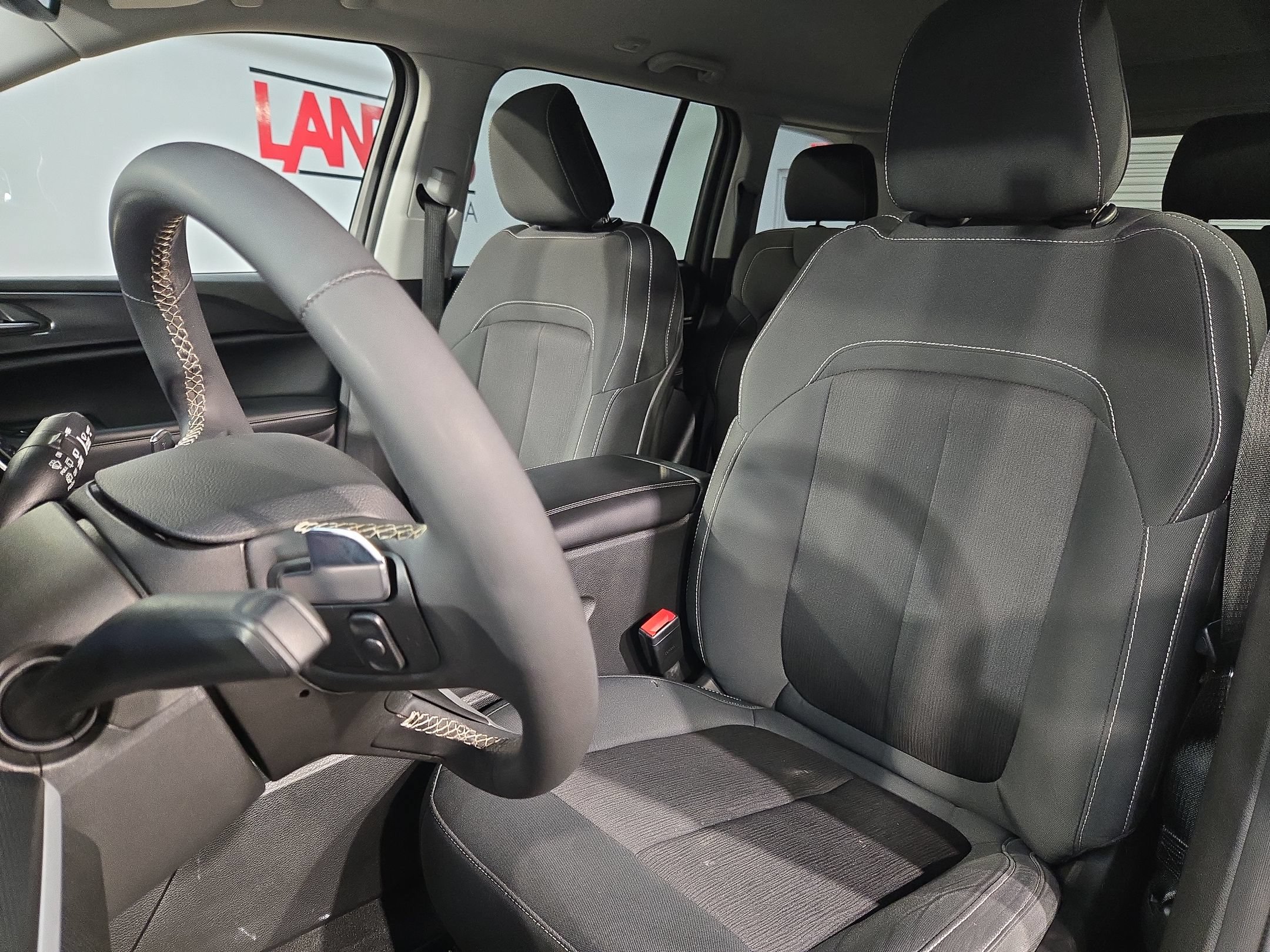 Used 2023 Jeep Grand Cherokee Laredo AWD/4WD image 24