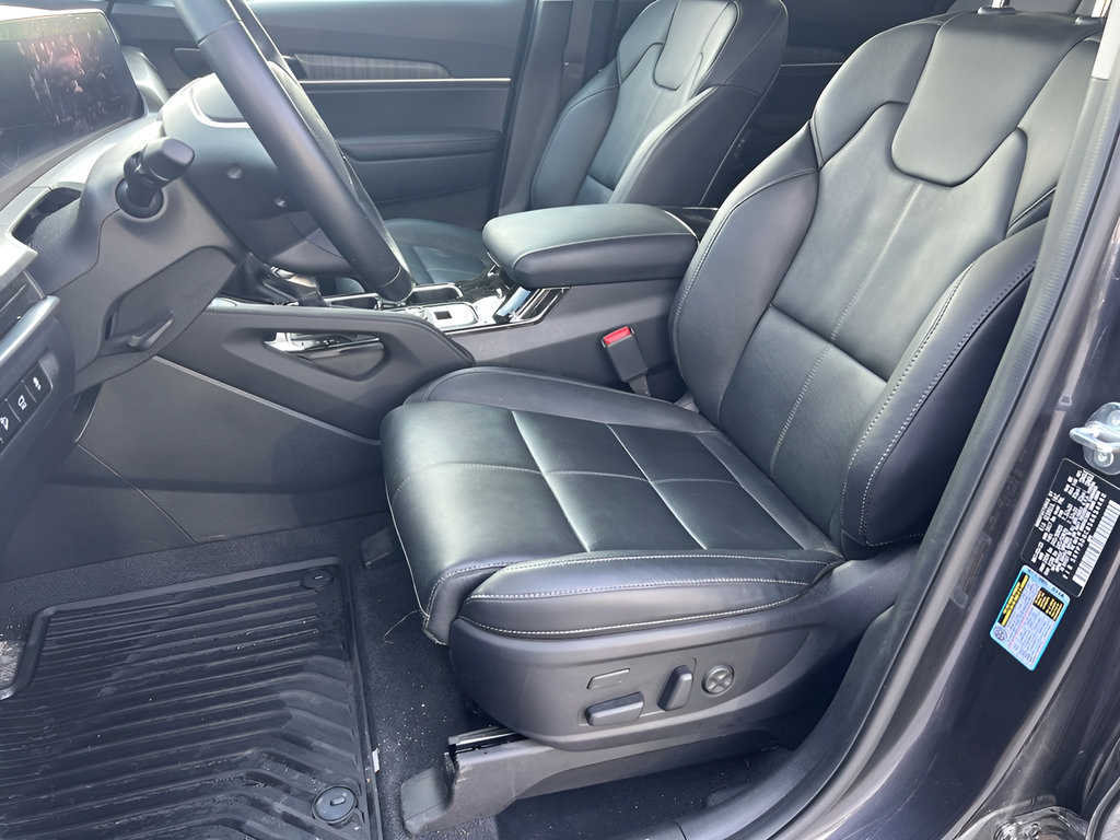 Used 2025 Kia Telluride SX w/ SX Captain's Chair Package AWD/4WD image 15