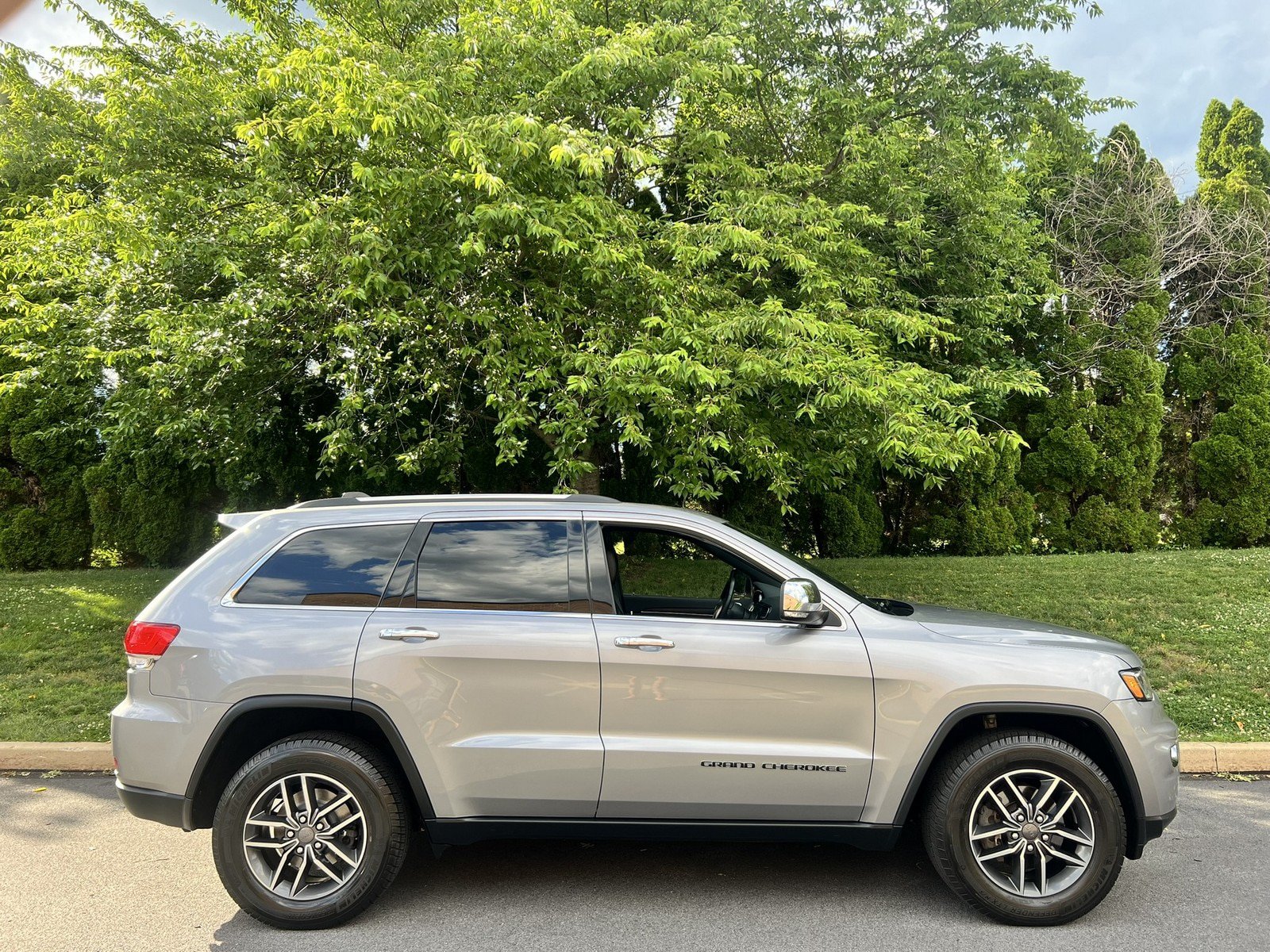 Used 2019 Jeep Grand Cherokee Limited w/ Luxury Group II AWD/4WD image 41