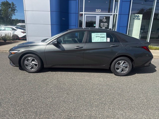 New 2026 Hyundai Elantra SE FWD image 3