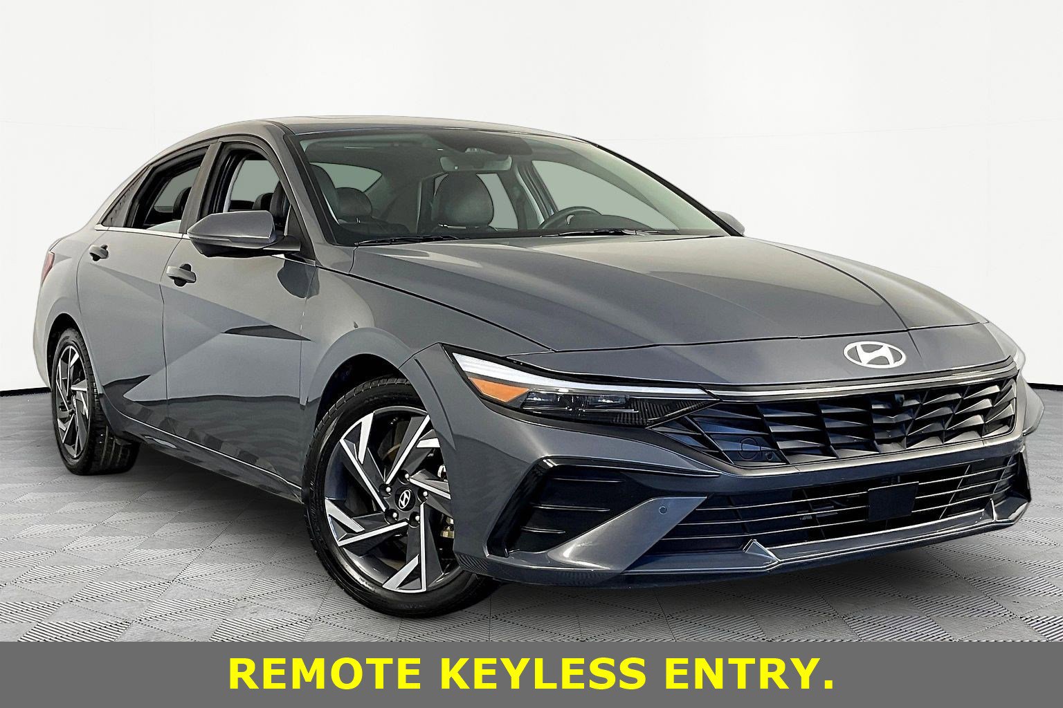 Used 2024 Hyundai Elantra Limited FWD image 3