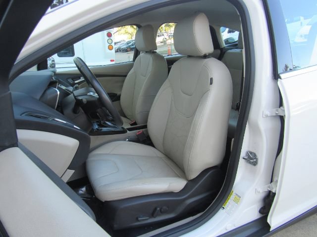 Used 2016 Ford Focus Electric Hatchback FWD image 15