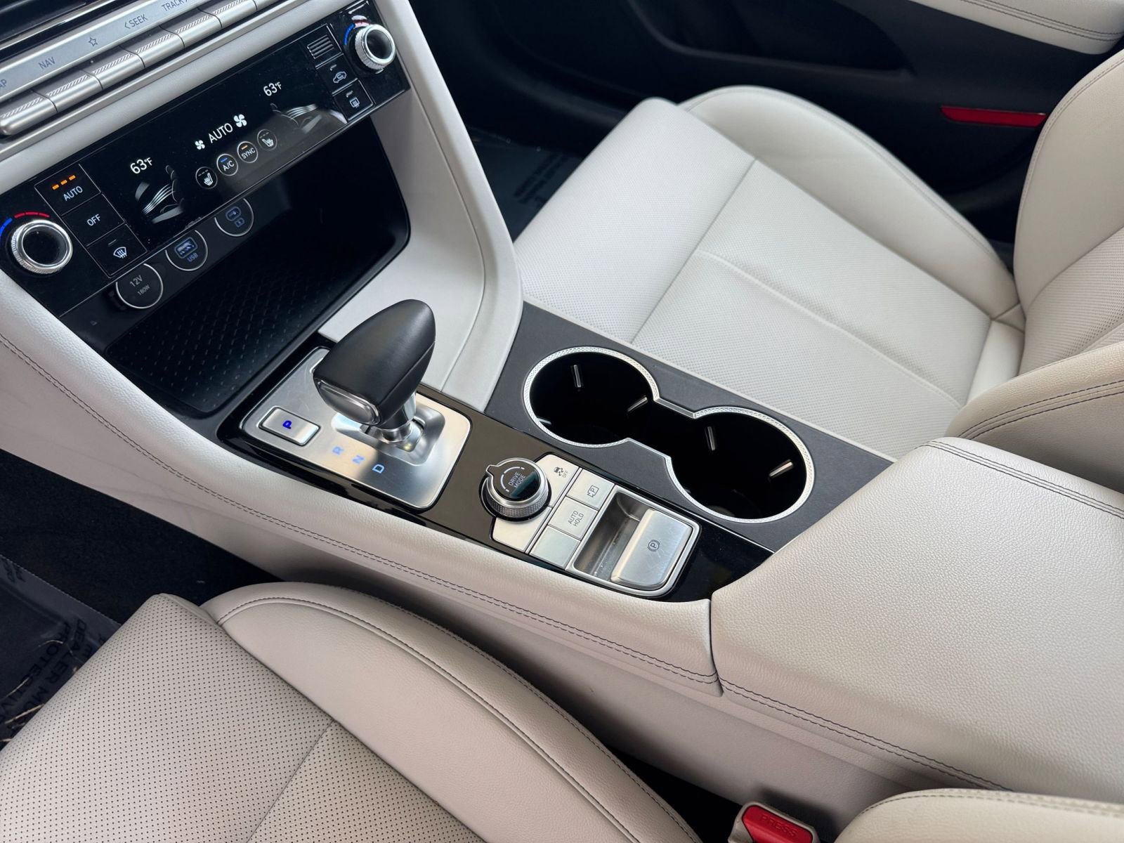 Used 2025 Genesis G70 2.5T image 41