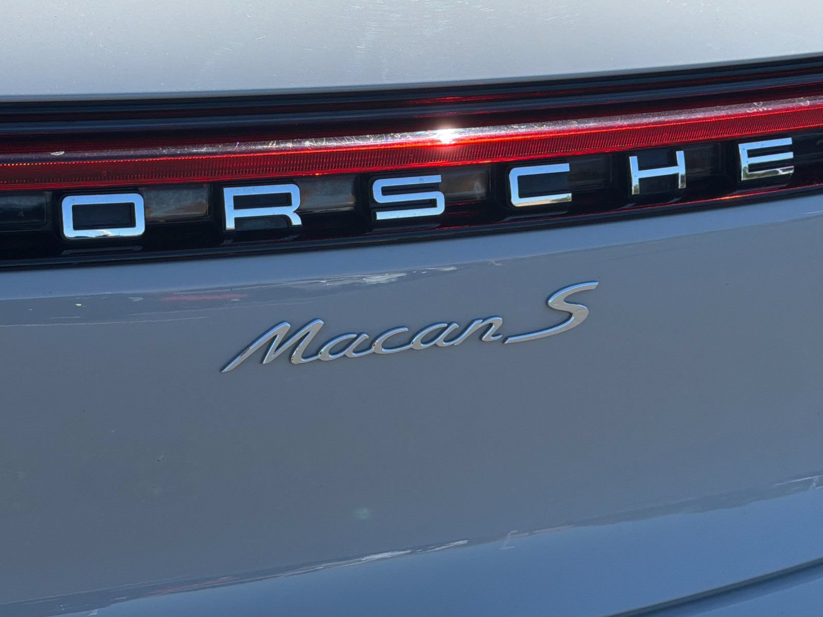Certified 2023 Porsche Macan S AWD/4WD image 28