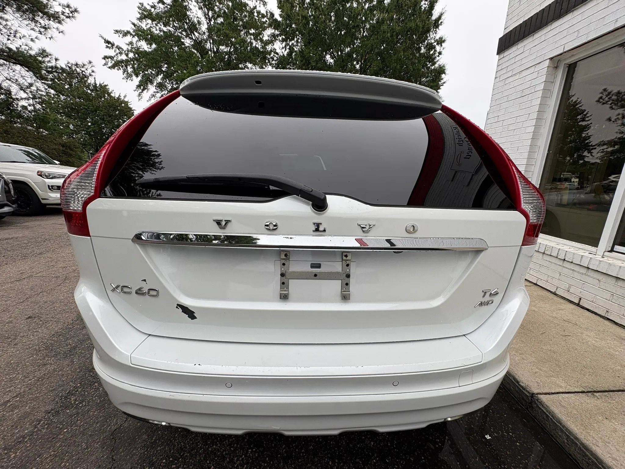 Used 2016 Volvo XC60 T6 w/ Proximity Package AWD/4WD image 7