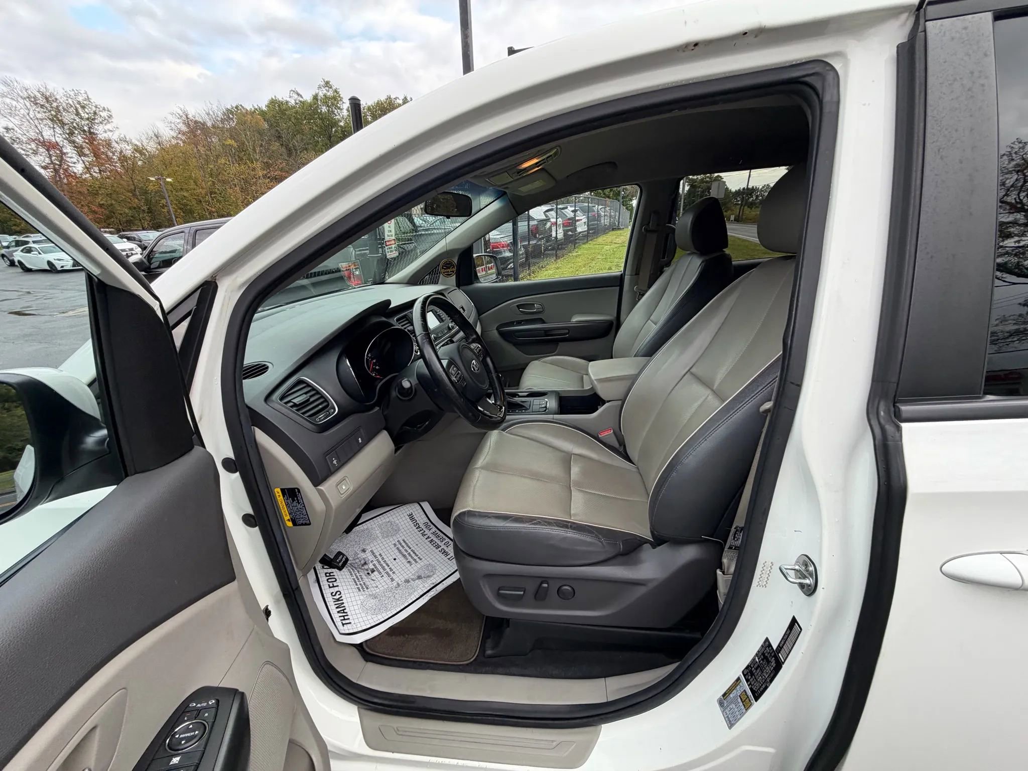 Used 2016 Kia Sedona LX w/ LX Essentials Premium Package image 10