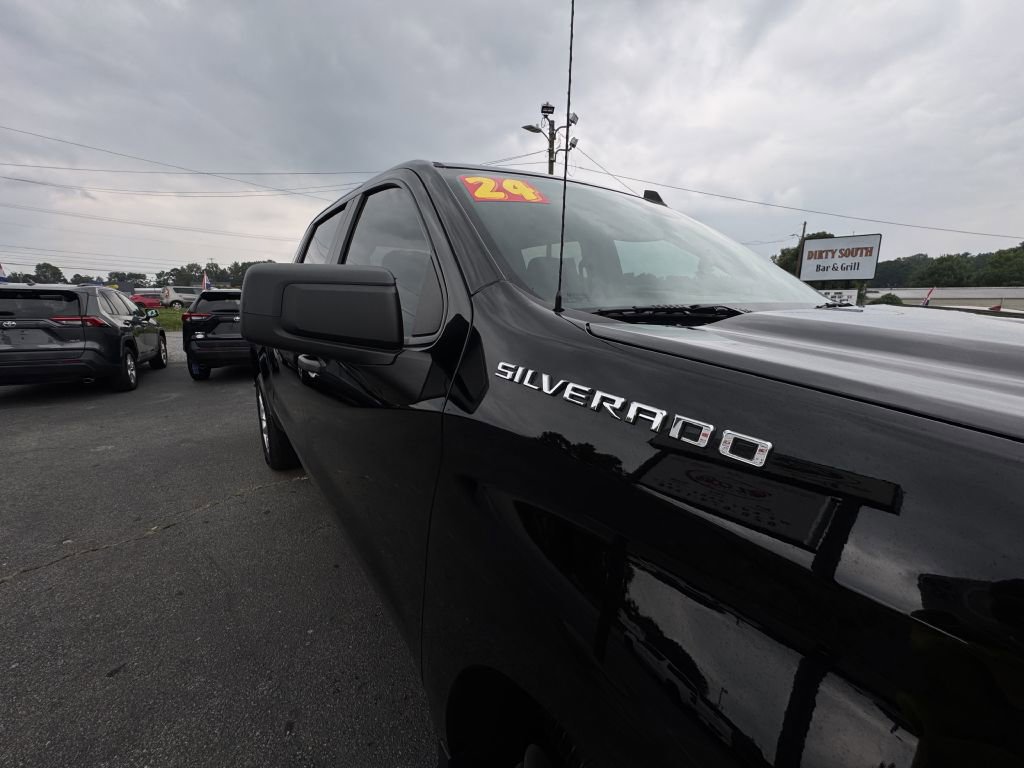 Used 2024 Chevrolet Silverado 1500 Custom image 3