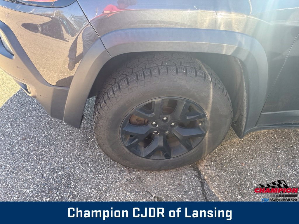 Used 2016 Jeep Cherokee Trailhawk w/ Cold Weather Group AWD/4WD image 13