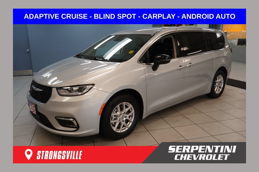 Used 2024 Chrysler Pacifica Touring-L FWD image 1