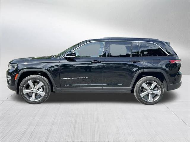 Certified 2025 Jeep Grand Cherokee Limited w/ Trailer Tow Package AWD/4WD image 8