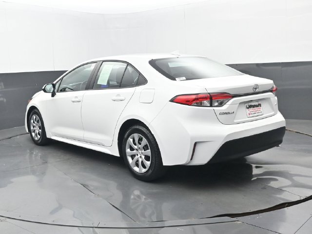 Used 2025 Toyota Corolla LE FWD image 3